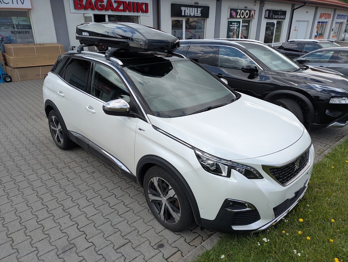 Montaż boxa Taurus Strike 440 na belkach Interpack Quiet XT w Peugeot 3008